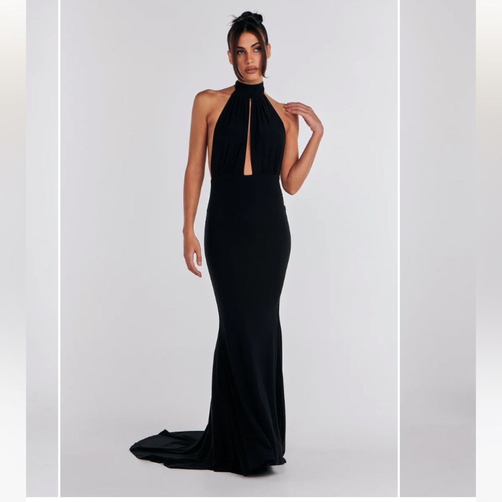 Melani the Label Lucia keyhole neckline backless Elegant Black Halter Neck Gown